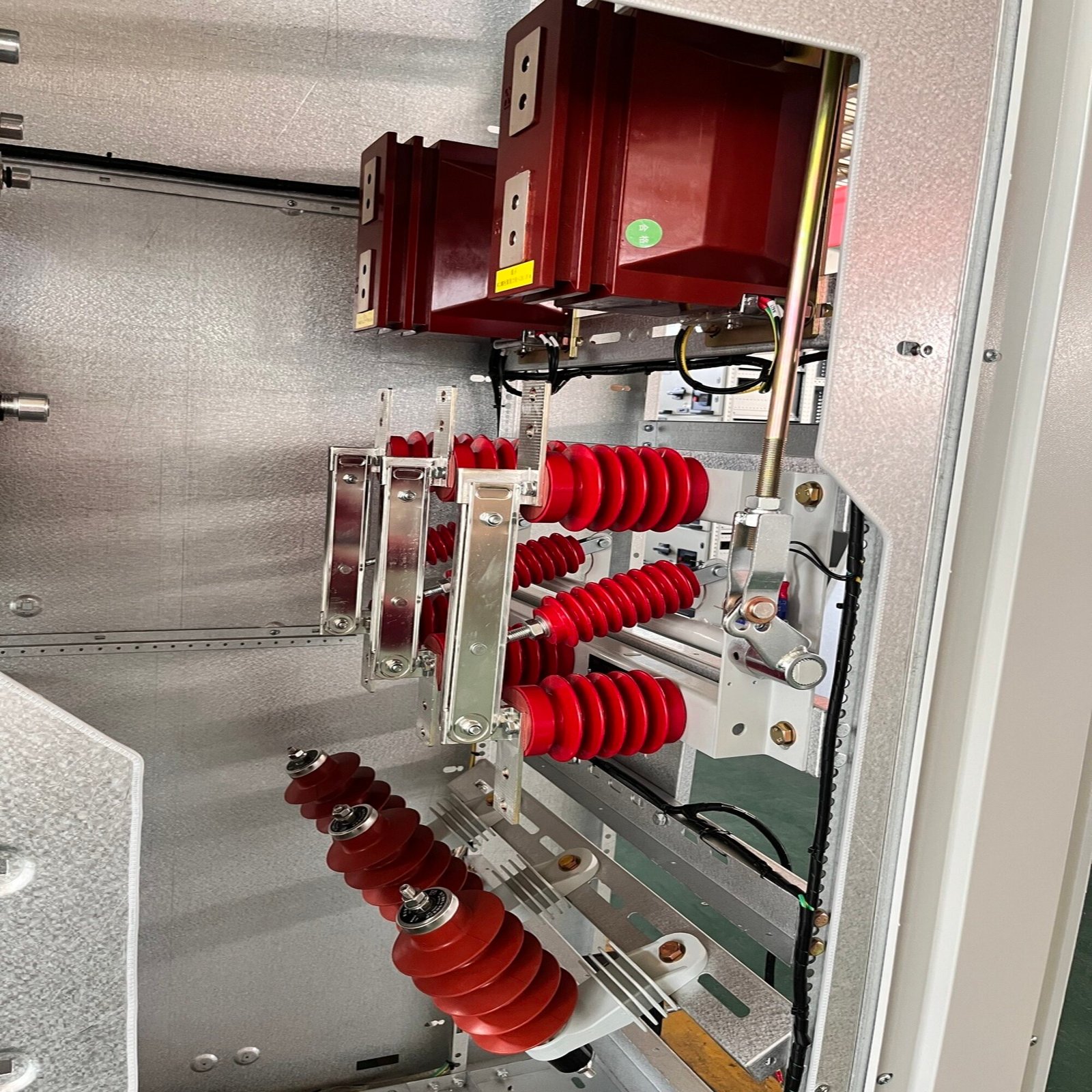 Earthing Switch: Protection for Switchgear & Power Systems